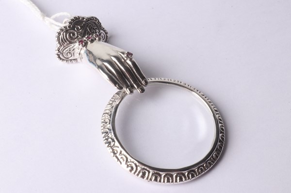 Lot 1135 - MAGNIFYING GLASS
