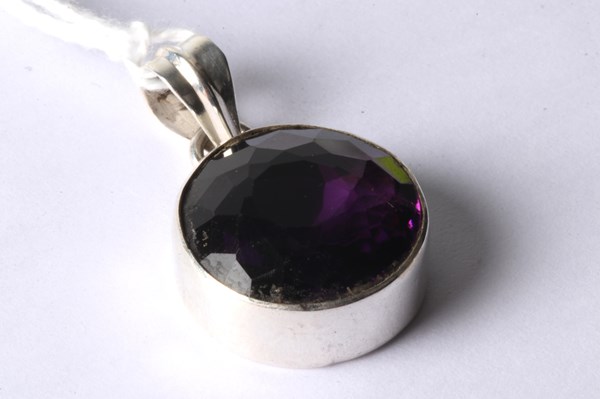 Lot 1133 - SILVER AMETHYST PENDANT
