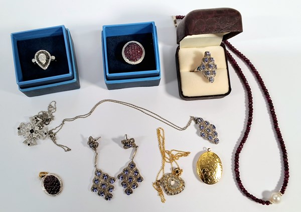Lot 1596 - JEWELLERY