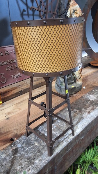 Lot 373 - TABLE LAMP