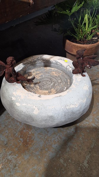 Lot 406 - BIRDBATH