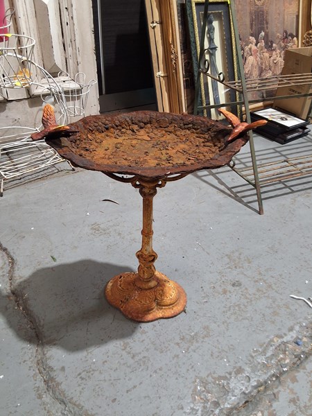 Lot 386 - BIRDBATH