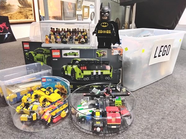 Lot 1372 - LEGO SETS
