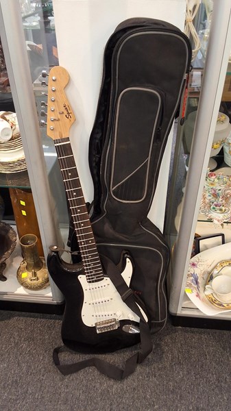 Lot 1624 - ELECTRIC GUITAR