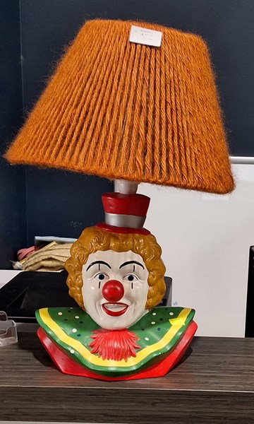 Lot 422 - TABLE LAMP