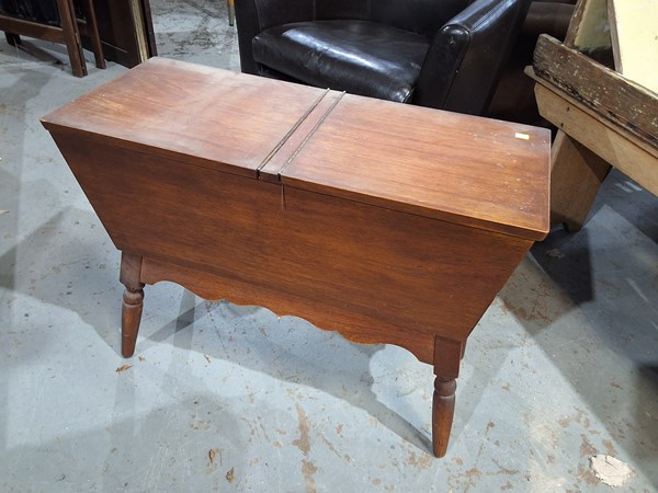 Lot 293 - SEWING CADDY