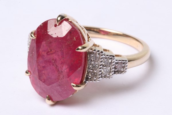 Lot 1020 - RING