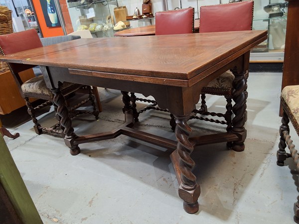 Lot 358 - DINING TABLE