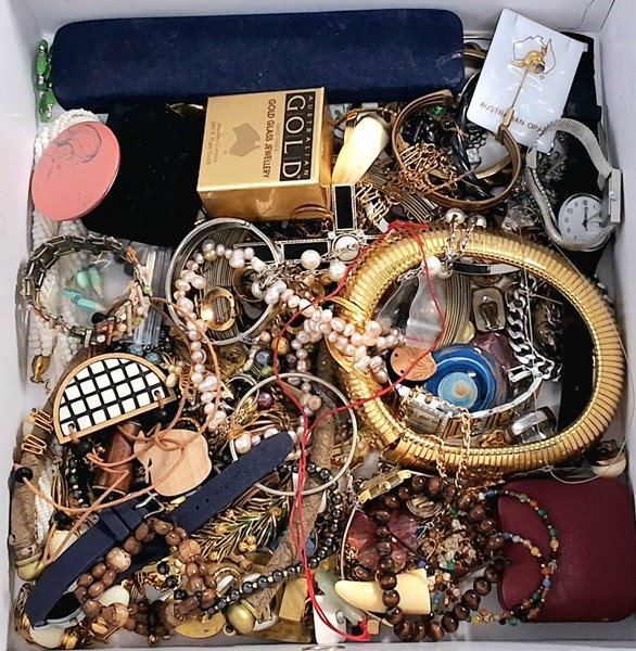 Lot 1090 - JEWELLERY