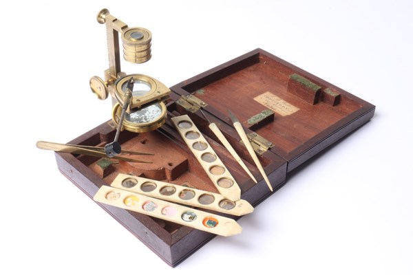 Lot 1005 - MICROSCOPE