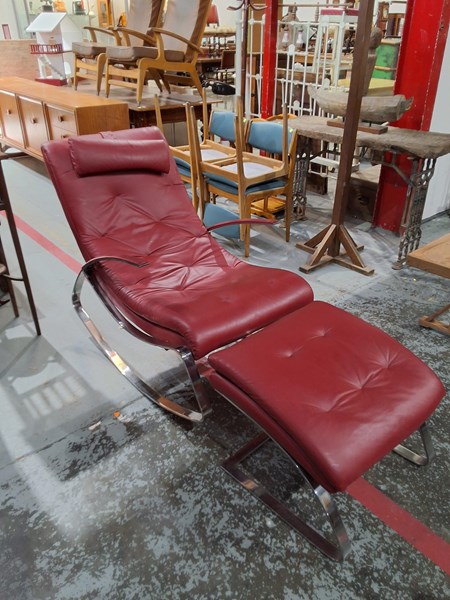 Lot 188 - CONTEMPORARY ROCKER & FOOTREST