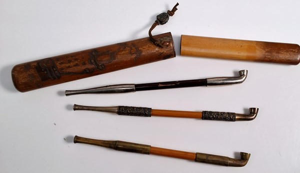 Lot 1002 - OPIUM PIPES