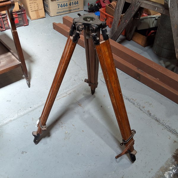 Lot 328 - TRIPOD