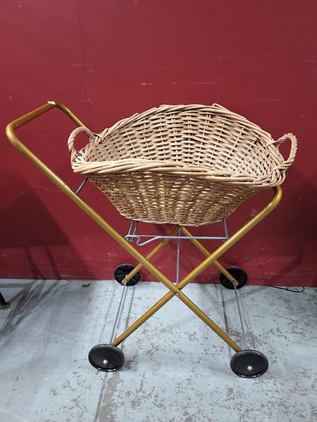 Lot 256 - LAUNDRY TROLLEY