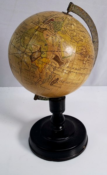 Lot 1003 - WORLD GLOBE
