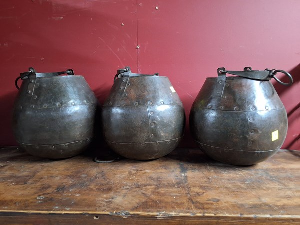Lot 74 - PLANT POTS