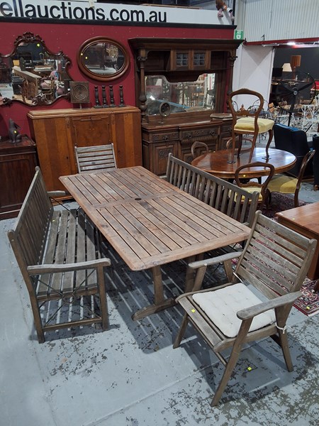 Lot 21 - OUTDOOR SETTING