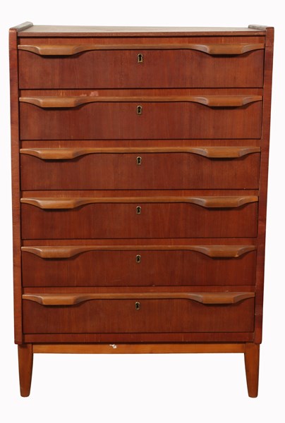 Lot 192 - TALLBOY CHEST OF DRAWERS