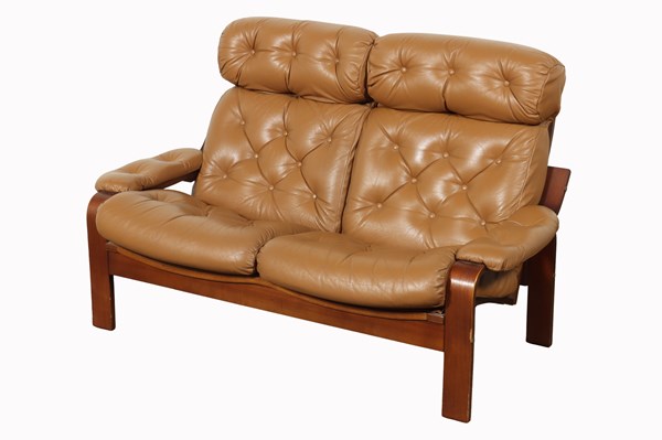 Lot 75 - LEATHER LOUNGE