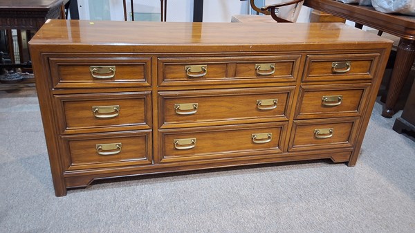 Lot 164 - CHEST OF DRAWERS