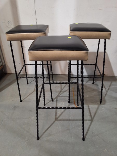Lot 348 - BARSTOOLS