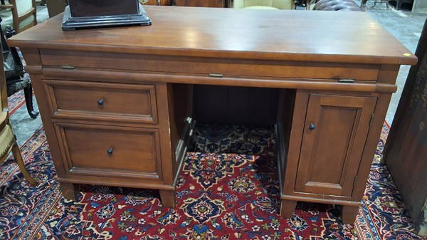 Lot 184 - TWIN PEDESTAL DESK