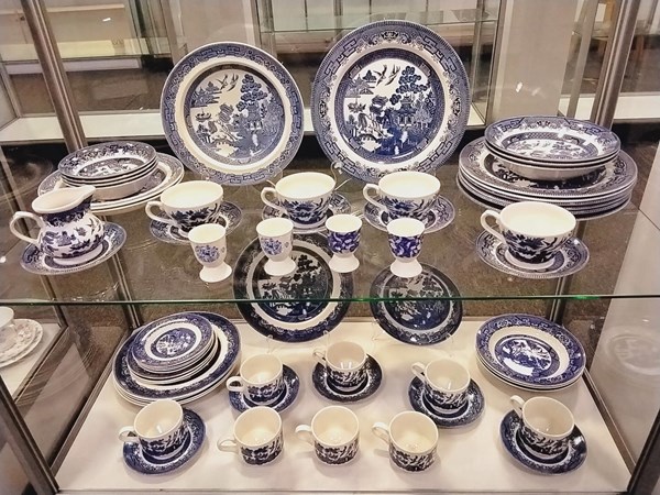 Lot 1304 - DINNER SERVICE