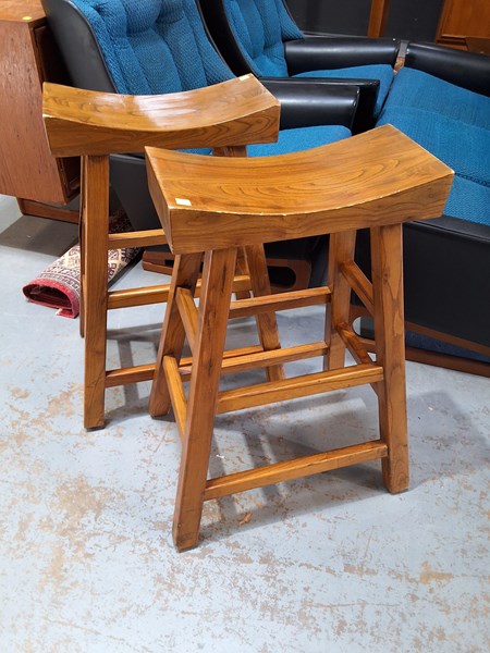 Lot 42 - STOOLS