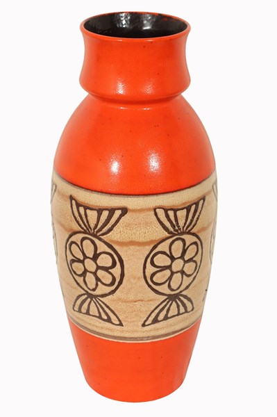 Lot 135 - POTTERY VASE