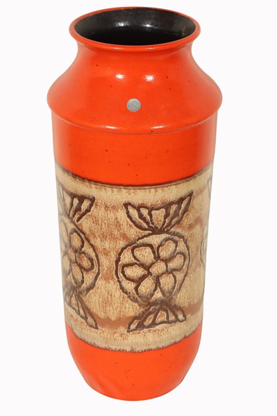 Lot 122 - POTTERY VASE