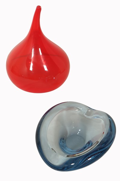 Lot 45 - ART GLASS