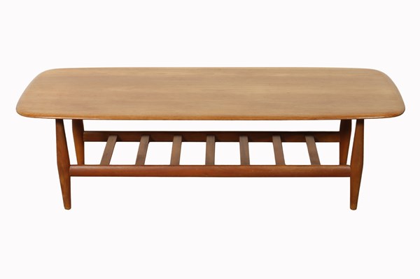 Lot 159 - COFFEE TABLE