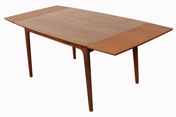 Lot 76 - NOBLETT DINING TABLE