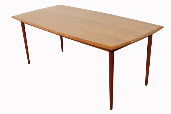Lot 93 - DINING TABLE