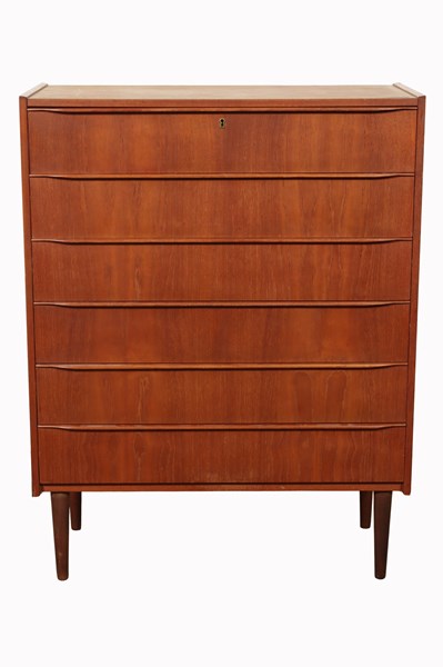 Lot 105 - TALLBOY CHEST OF DRAWERS
