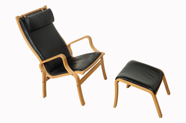 Lot 50 - LOUNGE CHAIR & FOOT STOOL