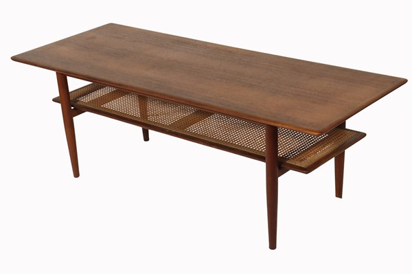 Lot 19 - COFFEE TABLE