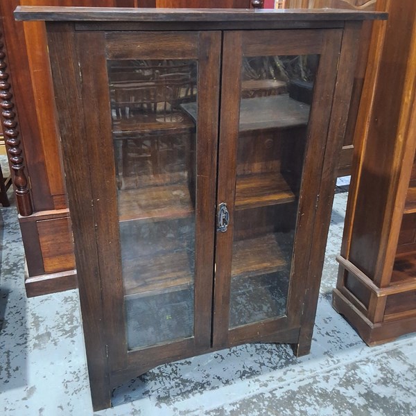 Lot 72 - DISPLAY CABINET