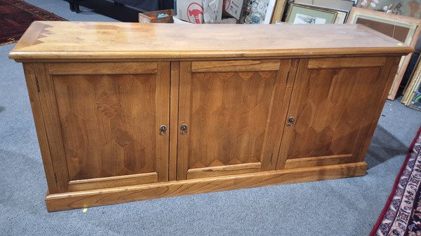 Lot 141 - SIDEBOARD