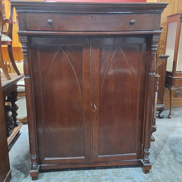 Lot 174 - LINEN PRESS