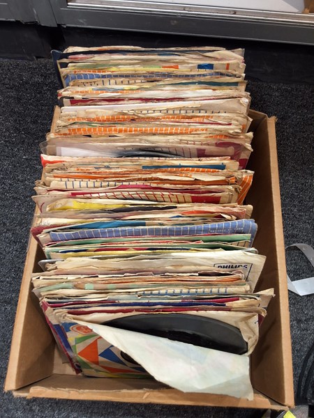 Lot 1238 - VINYL RECORDS