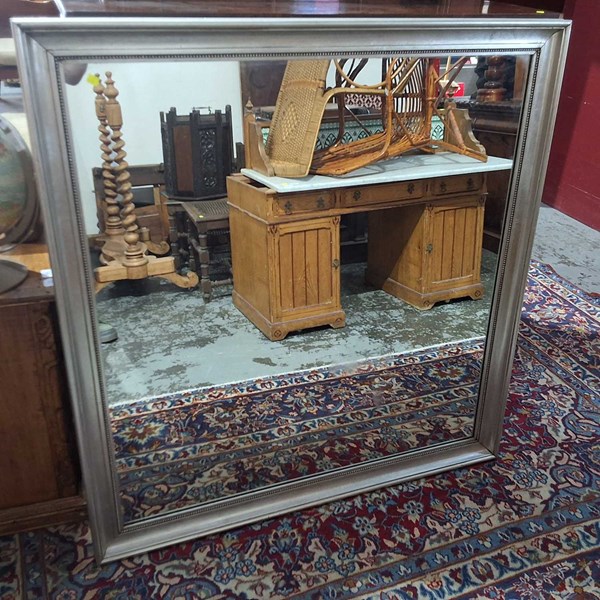 Lot 202 - WALL MIRROR