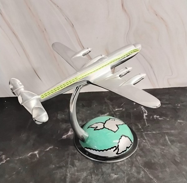 Lot 1324 - DESK STAND