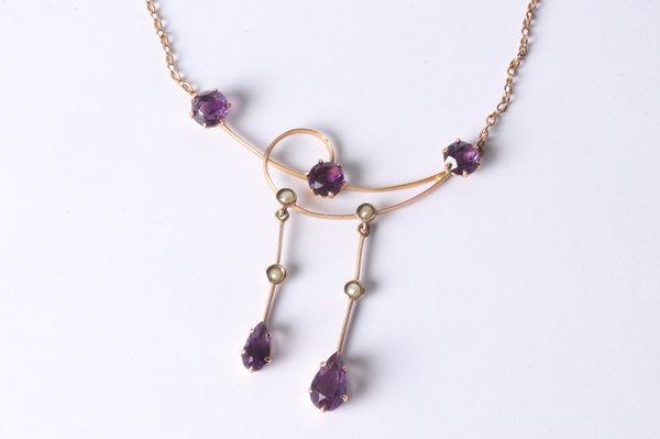 Lot 1024 - GOLD AMETHYST NECKLACE