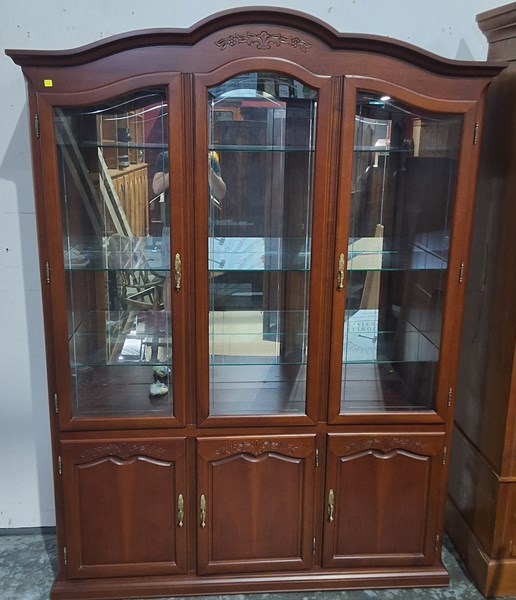 Lot 71 - DISPLAY CABINET