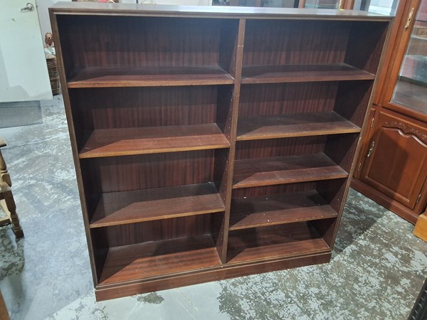 Lot 4 - BOOKSHELF