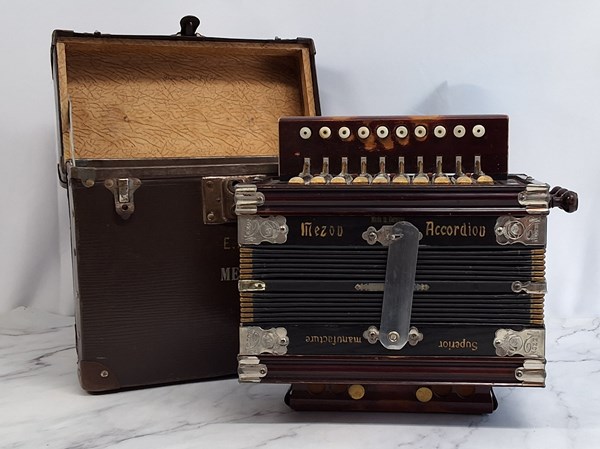Lot 1321 - ACCORDIAN