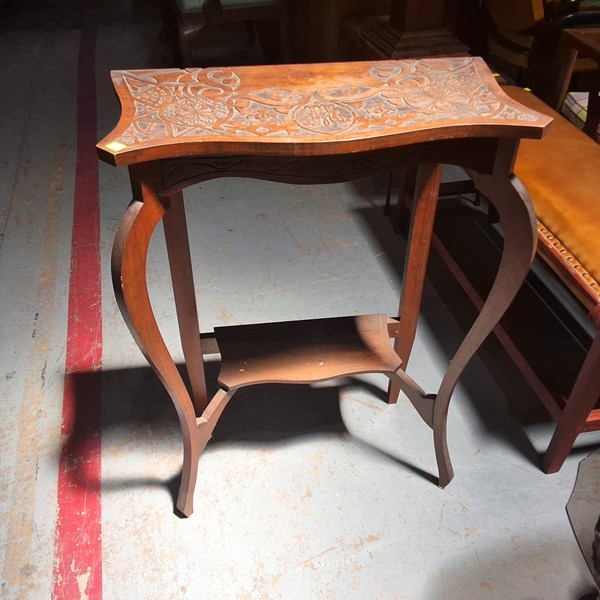 Lot 68 - CONSOLE