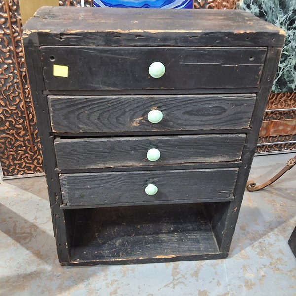Lot 207 - PETITE CHEST