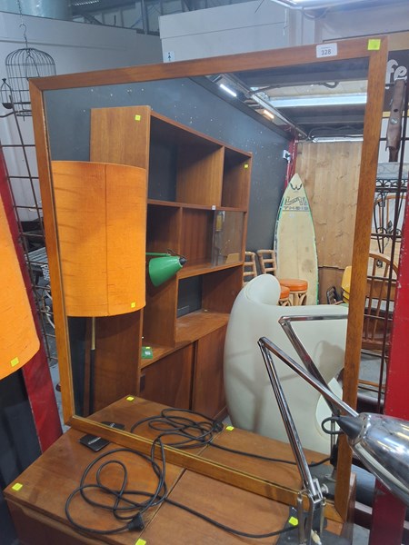 Lot 10 - WALL MIRROR